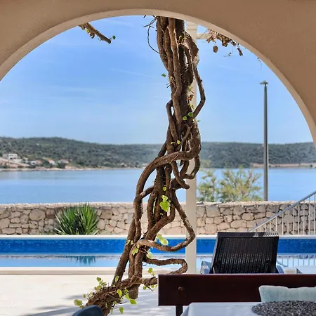 Azur - Comfort, Beachfront, Pool Zaglavice