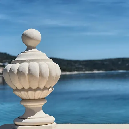 Azur - Comfort, Beachfront, Pool Zaglavice