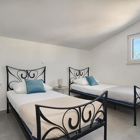 Azur - Comfort, Beachfront, Pool * Zaglavice