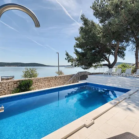 Willa Azur - Comfort, Beachfront, Pool