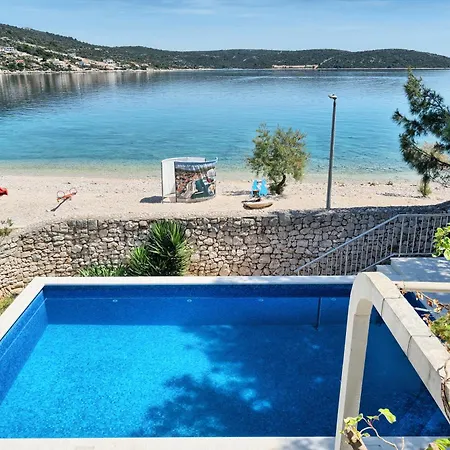 Willa Azur - Comfort, Beachfront, Pool