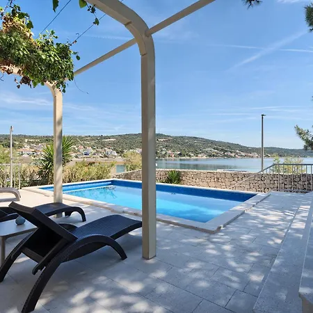 Willa Azur - Comfort, Beachfront, Pool Zaglavice