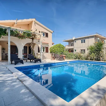 Azur - Comfort, Beachfront, Pool Willa