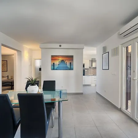 Azur - Comfort, Beachfront, Pool Zaglavice